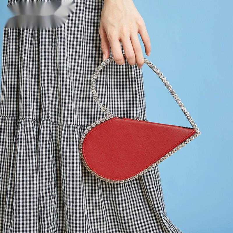 Evening Bags Trend Luxury Designer Heart shaped Diamonds Handbags for Women 2023 New Fashion Dinner Bag Clutch Pu Leather Wallet 230427, Black
Evening Bags Trend Luxury Designer Heart shaped Diamonds Handbags for Women 2023 New Fashion Dinner Bag Clutch Pu Leather Wallet 230427, Black