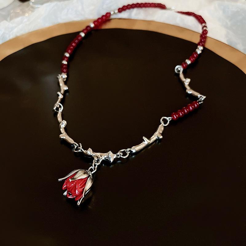 Chains ROPUHOV 2023 Tulip Flower Bead Irregular Rose Design Feel Neck Chain Lock Bone Sweet Necklace For Women
Chains ROPUHOV 2023 Tulip Flower Bead Irregular Rose Design Feel Neck Chain Lock Bone Sweet Necklace For Women