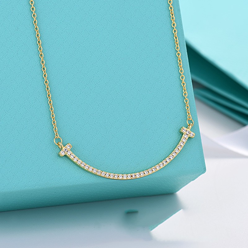 T home large size full Diamond Smiley face necklace women's 18K real gold smile clavicle chain Seiko version high-quality design holiday gift
T home large size full Diamond Smiley face necklace women's 18K real gold smile clavicle chain Seiko version high-quality design holiday gift