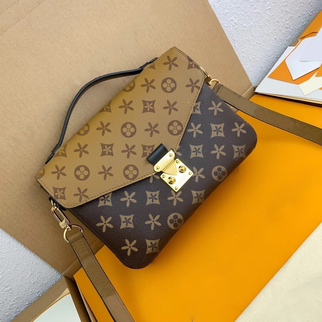 7a quality designer CrossBody bag strap Womens mans M44875 Leather shoulder bags leather Top handle embossed Pochette fashion tote handbag Messenger clutch bags, Blue embossed
7a quality designer CrossBody bag strap Womens mans M44875 Leather shoulder bags leather Top handle embossed Pochette fashion tote handbag Messenger clutch bags, Blue embossed