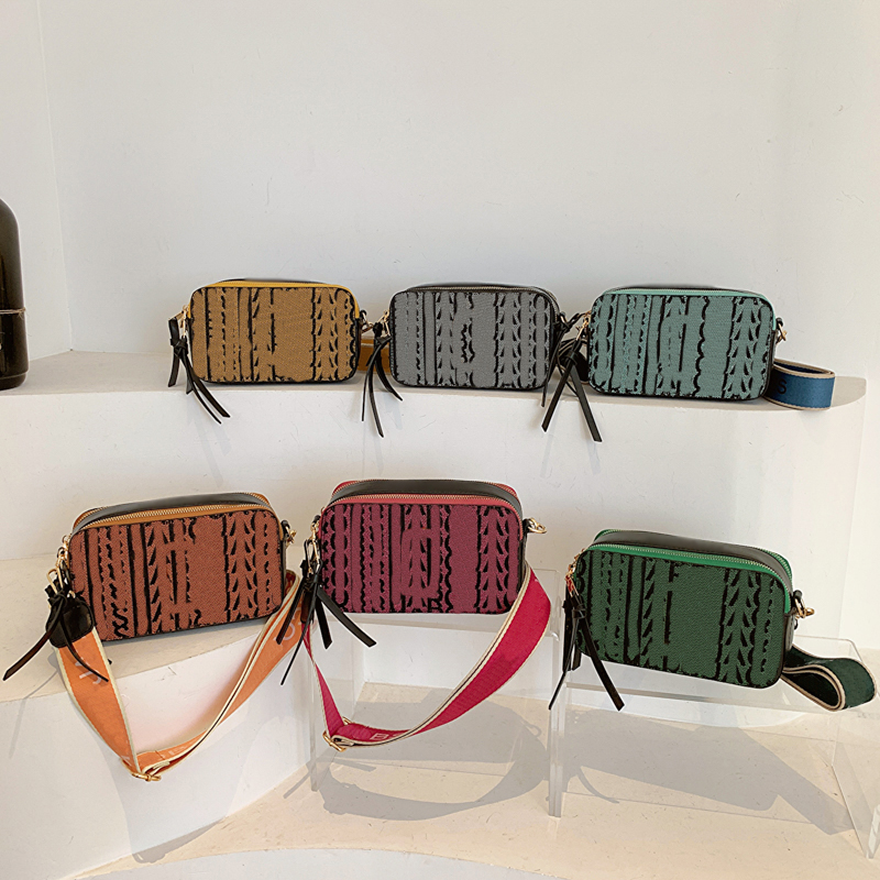 designers Bag snapshot Shoulder bags For Women Crossbody Camera Bag Leather Double Zip Color Matching Casual Wide Strap Straw Handbag, Straw black-19x12x7cm
designers Bag snapshot Shoulder bags For Women Crossbody Camera Bag Leather Double Zip Color Matching Casual Wide Strap Straw Handbag, Straw black-19x12x7cm