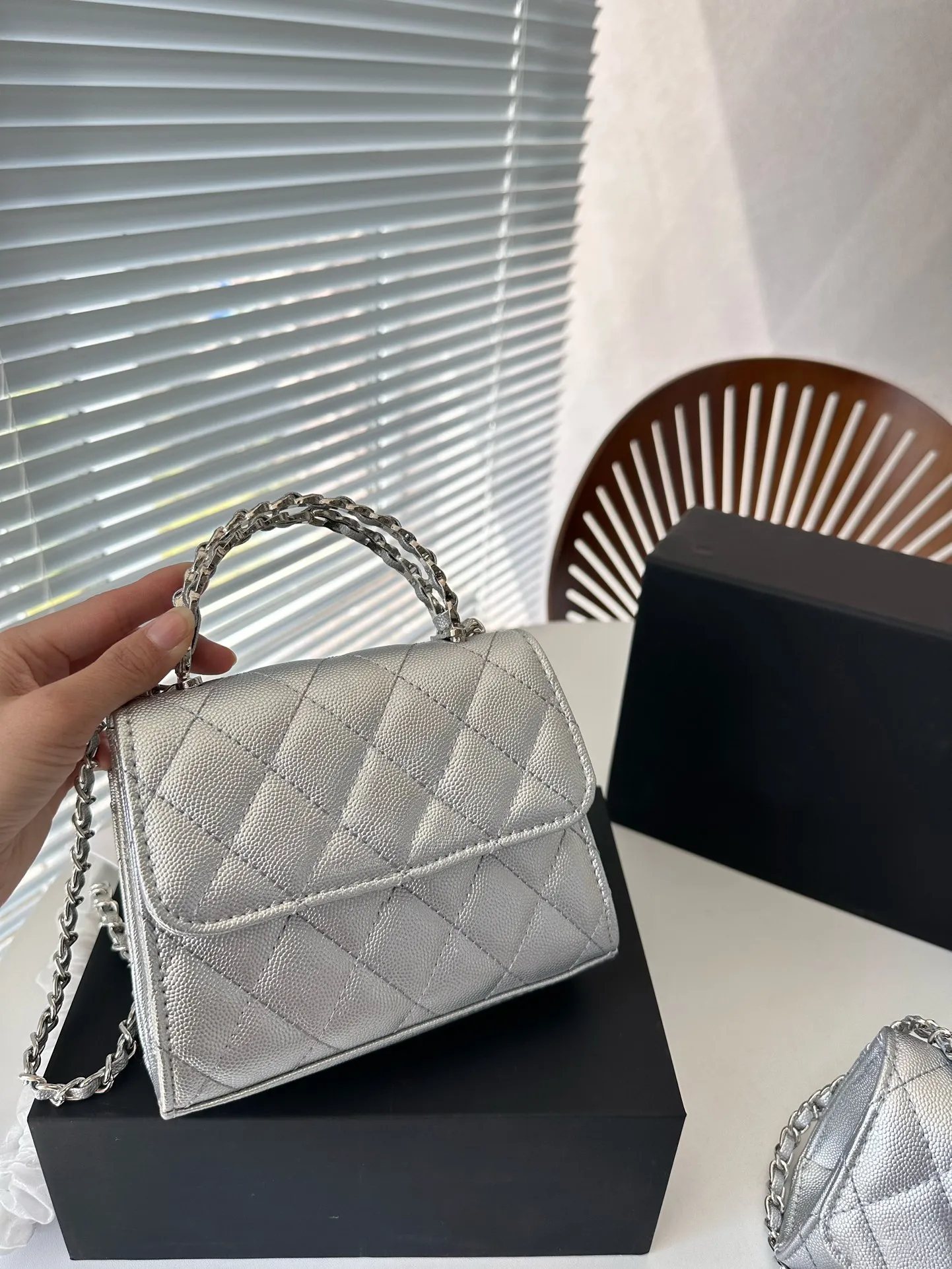 Women Fashion Handheld Bag Designer Mini Flap Bag Top Handle Shoulder Crossbody purses Classic Diamond Quilted handbags Gold-tone hardware Chain Strap Luxury Bags, Pink /gold
Women Fashion Handheld Bag Designer Mini Flap Bag Top Handle Shoulder Crossbody purses Classic Diamond Quilted handbags Gold-tone hardware Chain Strap Luxury Bags, Pink /gold
