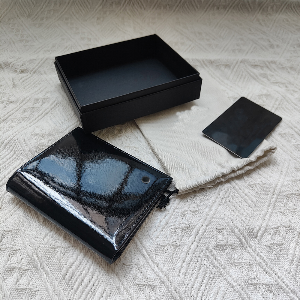 Man leather wallet designer cardholder luxury ladies purse handbag patent leather passport bag thin pocket wallets folding card bags Comes with box, Black
Man leather wallet designer cardholder luxury ladies purse handbag patent leather passport bag thin pocket wallets folding card bags Comes with box, Black
