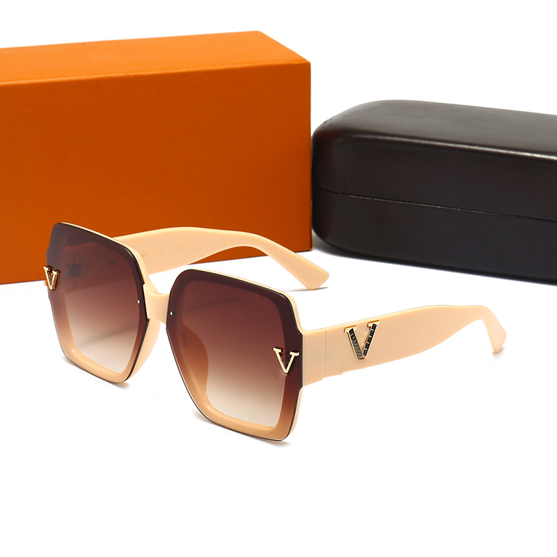 Luxury designer Sunglasses Fashion Design Sunglass For Man Woman Classic Eyeglasses Goggle Outdoor Beach Sun Glasses 5Color Optional Model 6152
Luxury designer Sunglasses Fashion Design Sunglass For Man Woman Classic Eyeglasses Goggle Outdoor Beach Sun Glasses 5Color Optional Model 6152