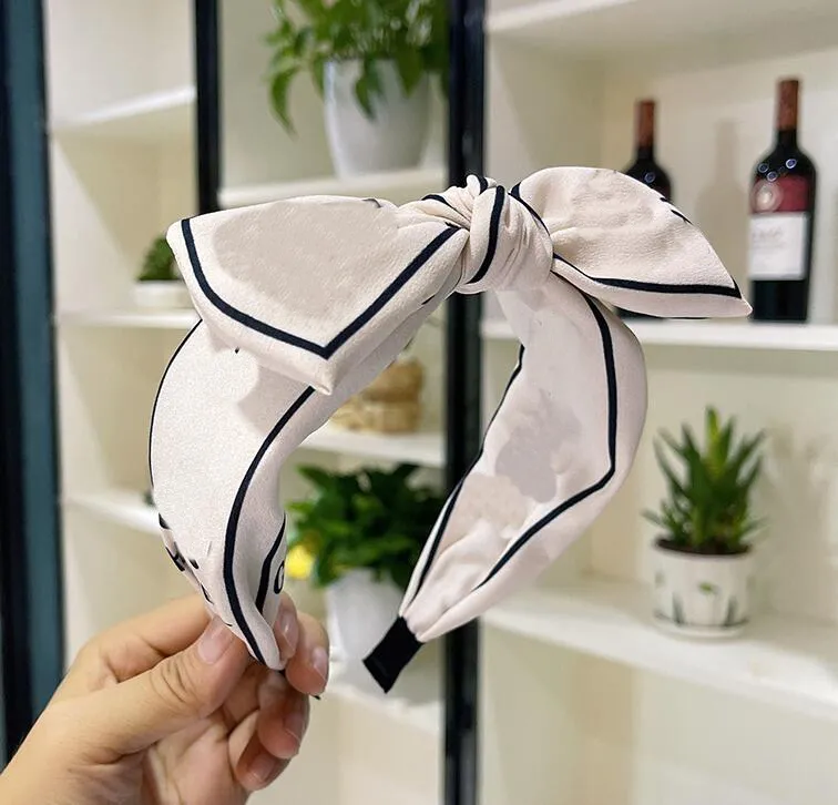13style Luxury Designer Headband Women Letters Printing Wide Edge Cross Knotted Hair Hoop Ladies Headwrap Head Accessories hipl885
13style Luxury Designer Headband Women Letters Printing Wide Edge Cross Knotted Hair Hoop Ladies Headwrap Head Accessories hipl885