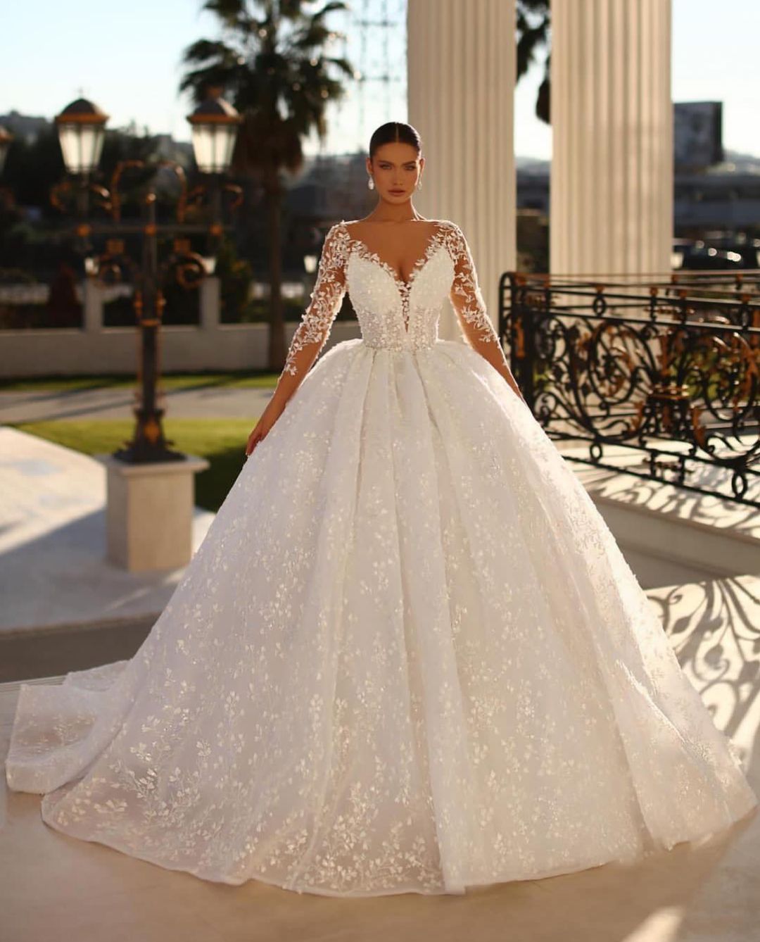 Ball Gown Wedding Dresses Deep V Neck Long Sleeves Sequins Appliques Beaded Floor Length Ruffles 3D Lace Flowers Zipper Bridal Gowns Plus Size Vestido de novia, Gold
Ball Gown Wedding Dresses Deep V Neck Long Sleeves Sequins Appliques Beaded Floor Length Ruffles 3D Lace Flowers Zipper Bridal Gowns Plus Size Vestido de novia, Gold