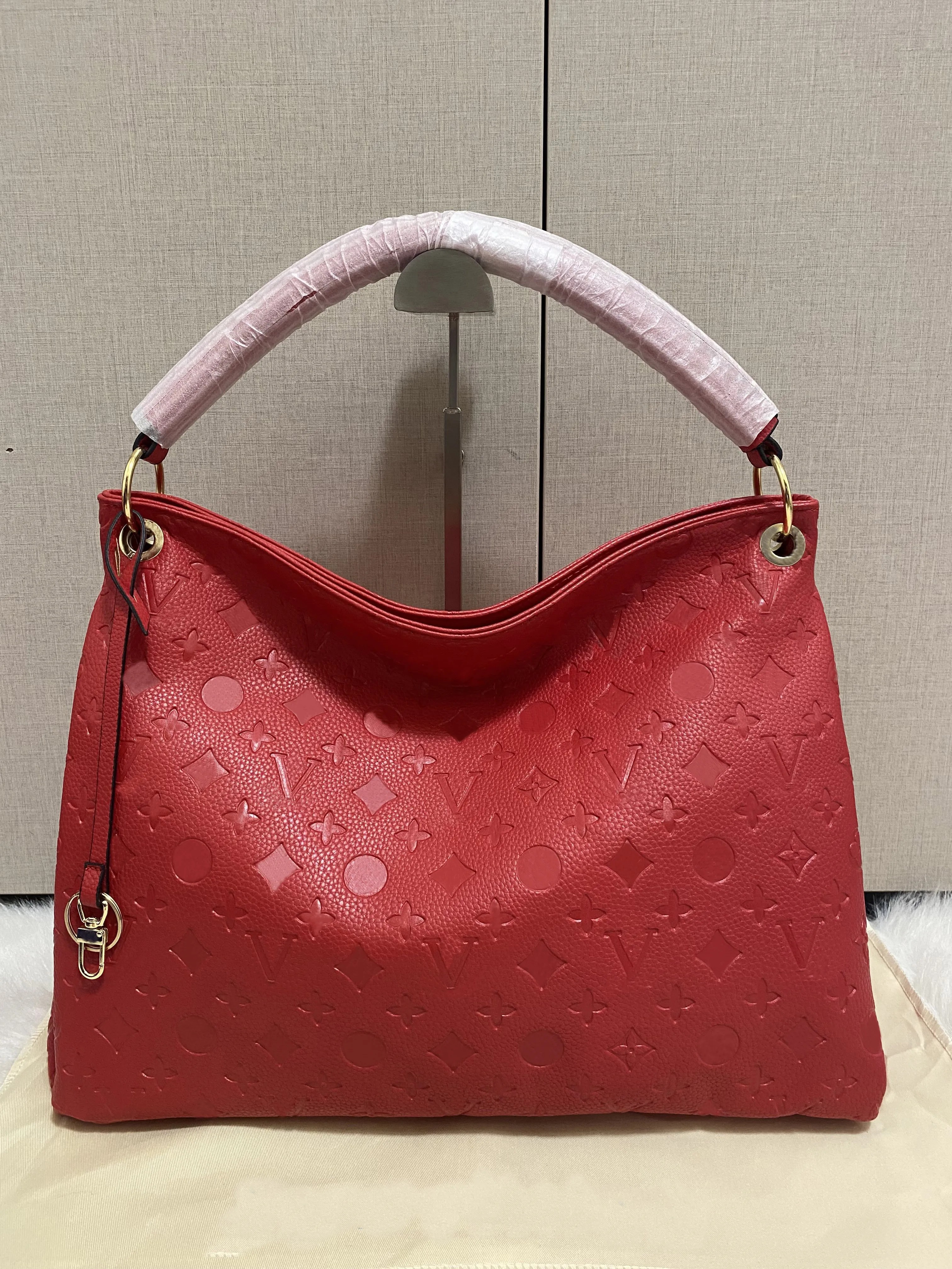 Designer handbag Leather shoulder bag women ARTSY Tote shopping Bag M40249 M44869, Invoices (are not sold separately)
Designer handbag Leather shoulder bag women ARTSY Tote shopping Bag M40249 M44869, Invoices (are not sold separately)
