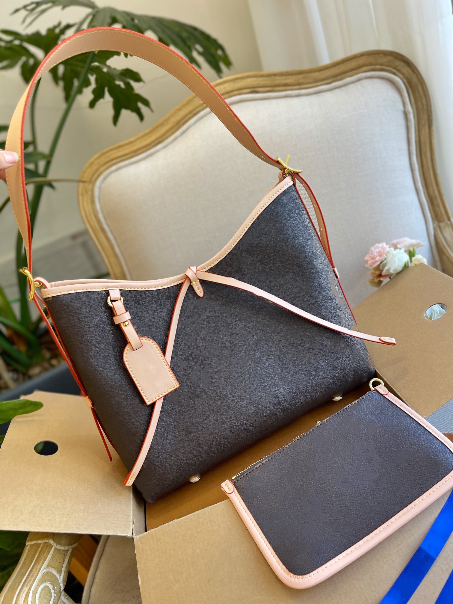M46197 M46203 CARRYALL Bag Shoulder Bags Tote Women Fashion Luxury Designer Handbag Crossbody High Quality TOP 5A 2 Size Purse Pouch Fast Delivery, White
M46197 M46203 CARRYALL Bag Shoulder Bags Tote Women Fashion Luxury Designer Handbag Crossbody High Quality TOP 5A 2 Size Purse Pouch Fast Delivery, White