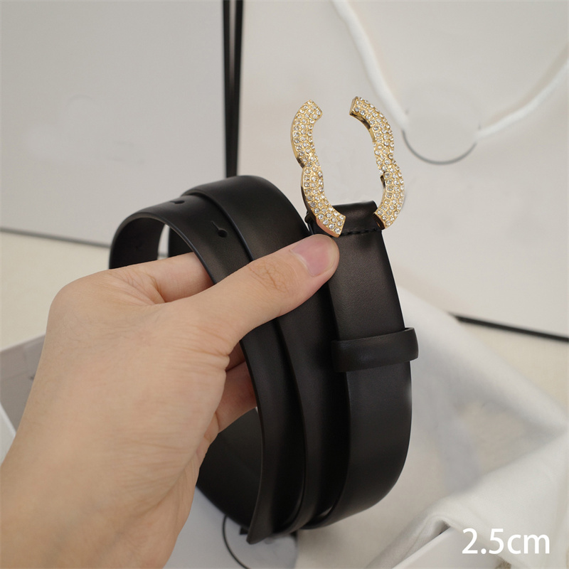 Women Designer Diamond Belt Genuine Leather Pearl Belt Womens Gold Jewelry Buckle Belts Cowskin Letter C Belt Chain 2.5cm Various Styles
Women Designer Diamond Belt Genuine Leather Pearl Belt Womens Gold Jewelry Buckle Belts Cowskin Letter C Belt Chain 2.5cm Various Styles