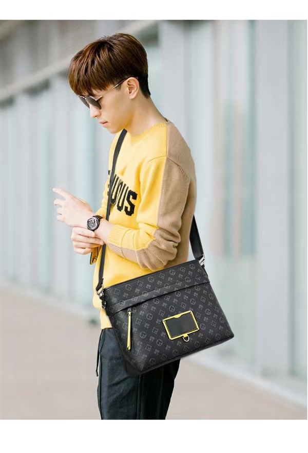 Men Designer bag Voyager Messenger PM Shoulder bag Luxury Cross body Bag Man Black Briefcases Handbag M40511 Purse Pouch Monograms Backpack Totes Wallet, Black old flowers
Men Designer bag Voyager Messenger PM Shoulder bag Luxury Cross body Bag Man Black Briefcases Handbag M40511 Purse Pouch Monograms Backpack Totes Wallet, Black old flowers