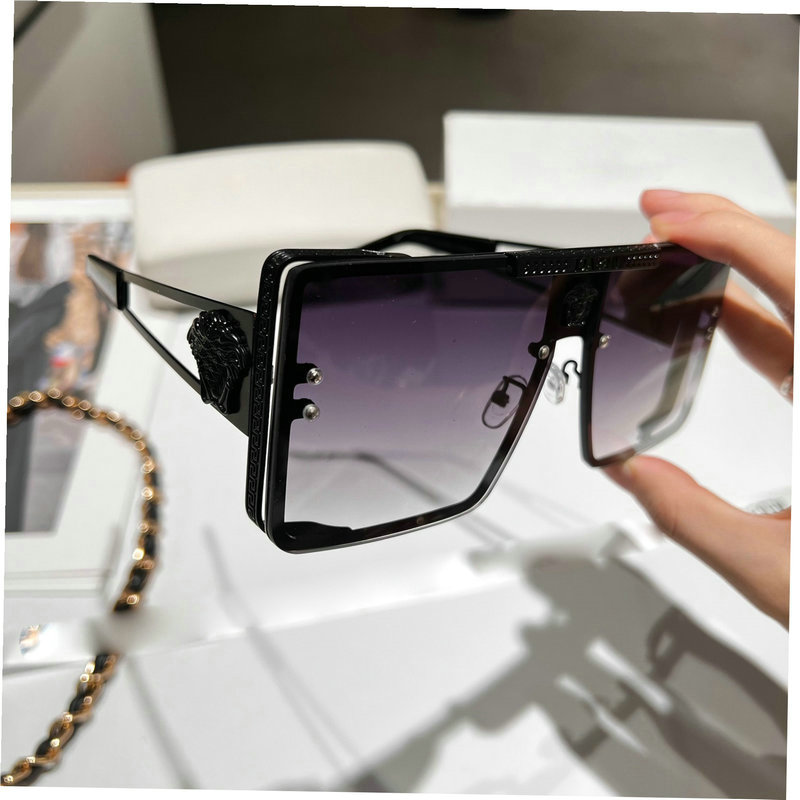 Luxury Designer Sunglasses Men Women Outdoor Windproof Eyewear PC Frame Fashion Classic Lady
Luxury Designer Sunglasses Men Women Outdoor Windproof Eyewear PC Frame Fashion Classic Lady