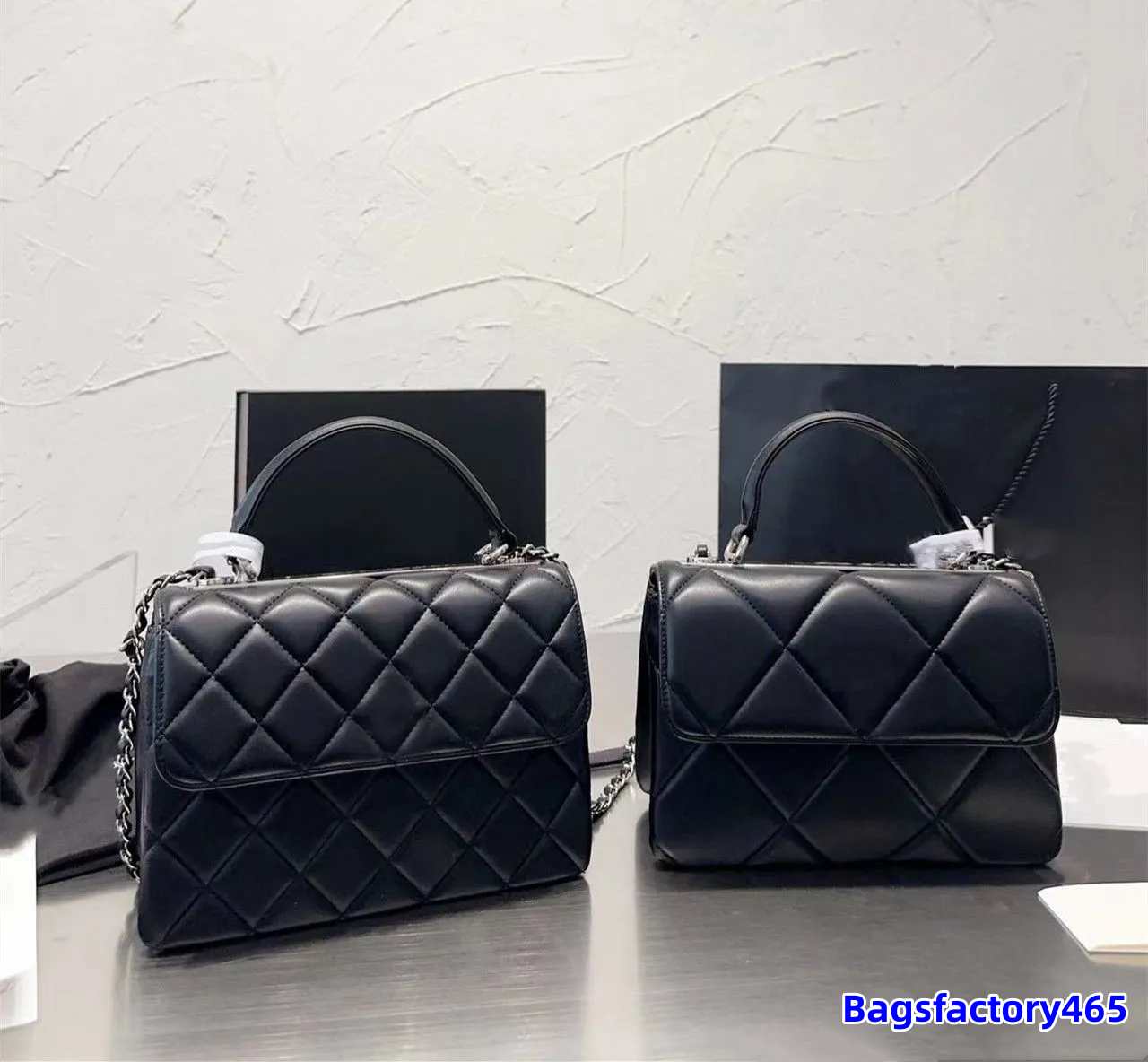 22P Calfskin Leather Trendy Genuine leather Bags Top Handle Quilted Matelasse handbag Chain Cross Body Shoulder Classic Flap Large Capacity Famous Designer wallet, Silver small grid
22P Calfskin Leather Trendy Genuine leather Bags Top Handle Quilted Matelasse handbag Chain Cross Body Shoulder Classic Flap Large Capacity Famous Designer wallet, Silver small grid