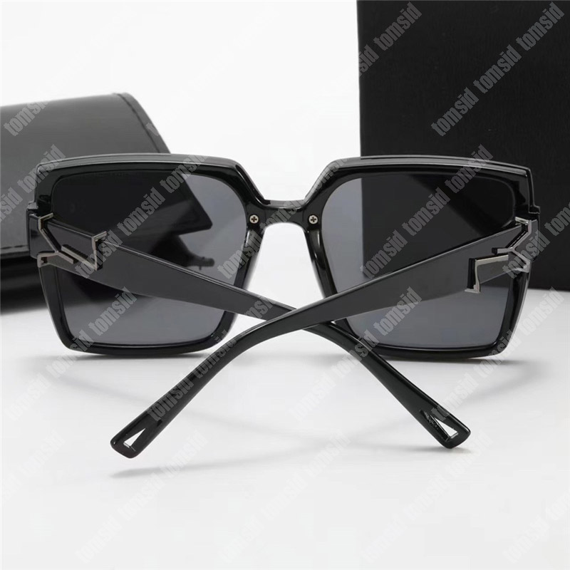 6 Colors Designer Sunglasses Man Luxurys Sunglasses For Woman Polarized Classic Letters Buckle Fashion Mens Sun Glasses Eyewear Adumbral
6 Colors Designer Sunglasses Man Luxurys Sunglasses For Woman Polarized Classic Letters Buckle Fashion Mens Sun Glasses Eyewear Adumbral