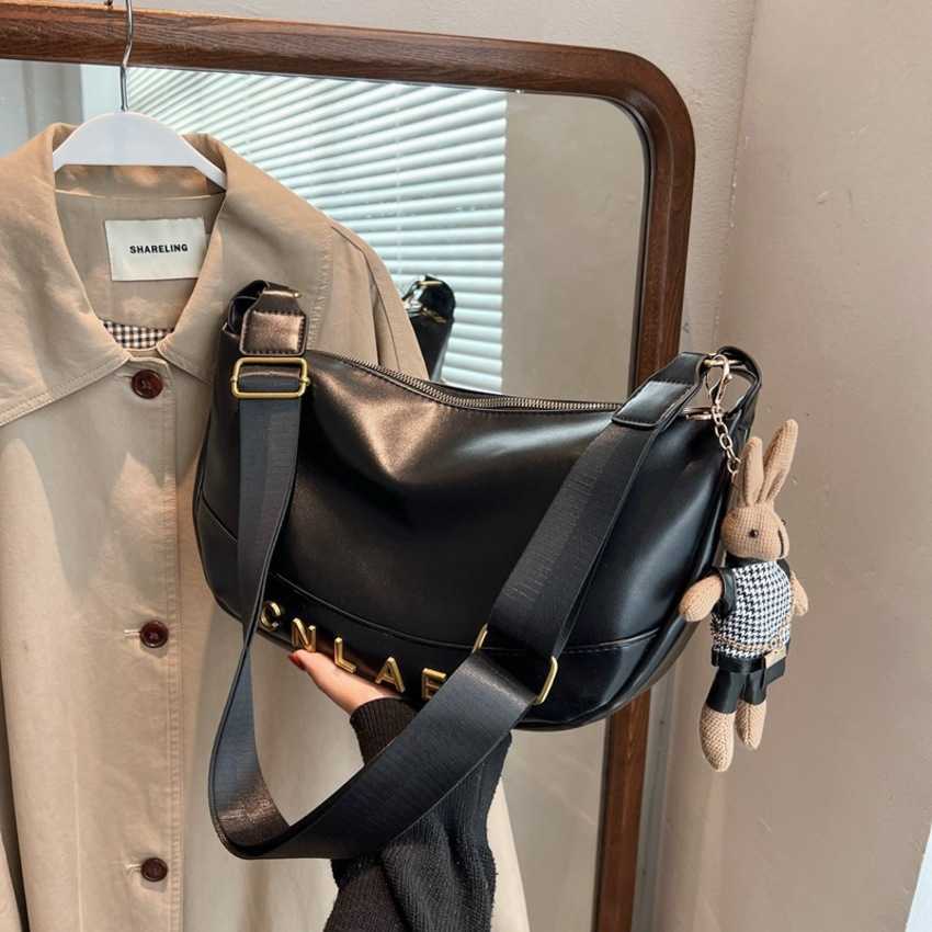 50% OFF 2023 handbag Fashion One Shoulder Soft Face Women's New Winter Letter Large Capacity Underarm Versatile Crossbody Bag, Black7
50% OFF 2023 handbag Fashion One Shoulder Soft Face Women's New Winter Letter Large Capacity Underarm Versatile Crossbody Bag, Black7
