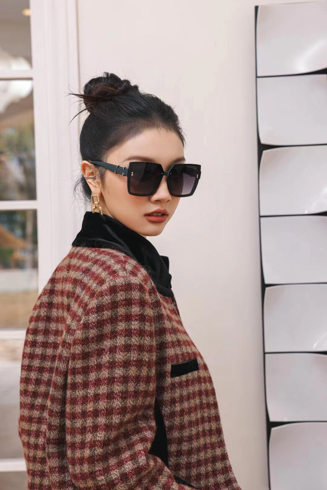 Fashion designer sunglasses for women luxury mens sunglasses The same model as ROSE member of the superstar group BLACKPINK sunglasses with box
Fashion designer sunglasses for women luxury mens sunglasses The same model as ROSE member of the superstar group BLACKPINK sunglasses with box