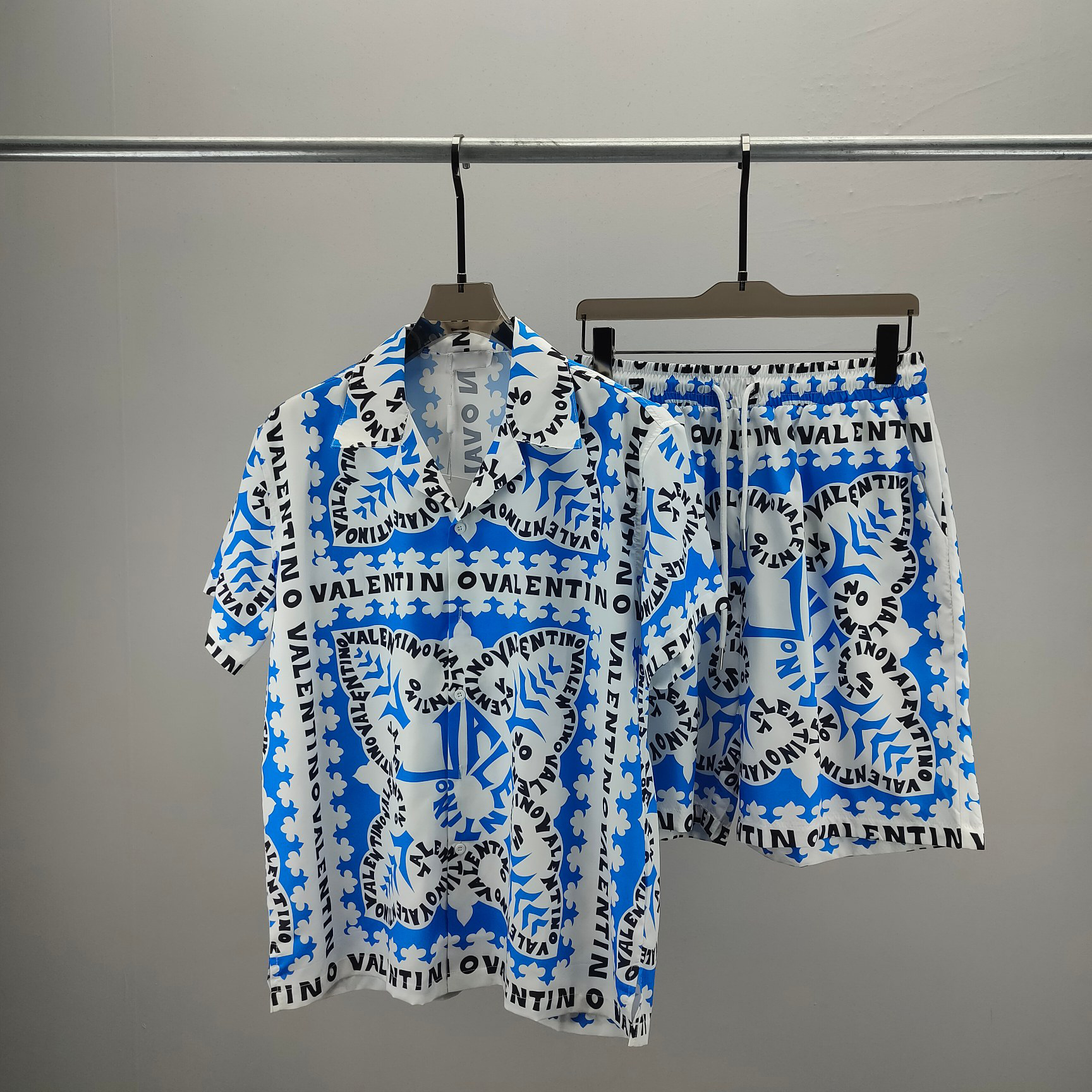 1 summer fashion Mens Tracksuits Hawaii beach pants set designer shirts printing leisure shirt man slim fit the board of directors short sleeve short beachsQ114
1 summer fashion Mens Tracksuits Hawaii beach pants set designer shirts printing leisure shirt man slim fit the board of directors short sleeve short beachsQ114