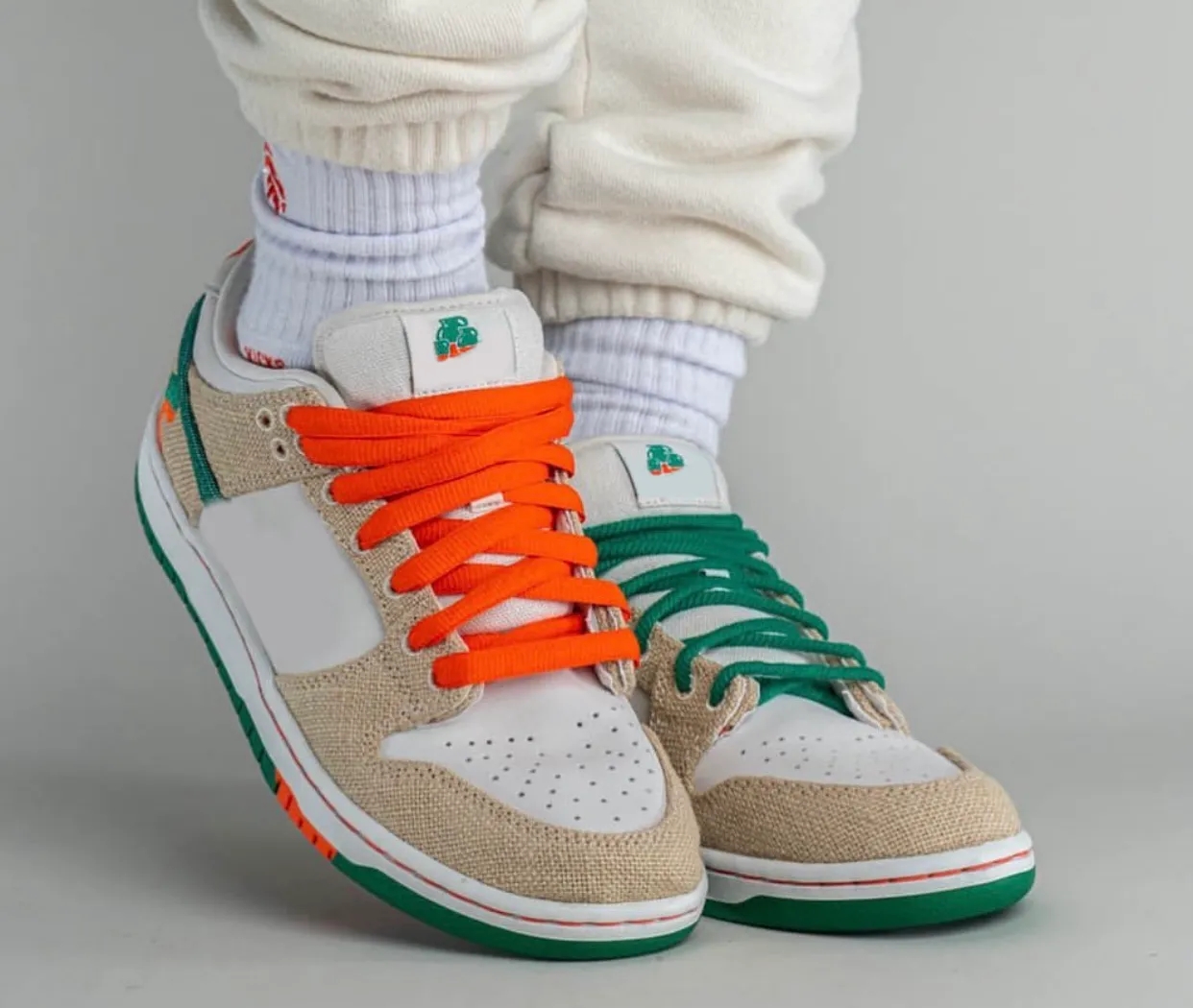 Original Quality dunks shoes Jarritos Phantom/Safety Orange-Malachite Men Women Outdoors Sports Sneakers With Original box FD0860-001, 01
Original Quality dunks shoes Jarritos Phantom/Safety Orange-Malachite Men Women Outdoors Sports Sneakers With Original box FD0860-001, 01