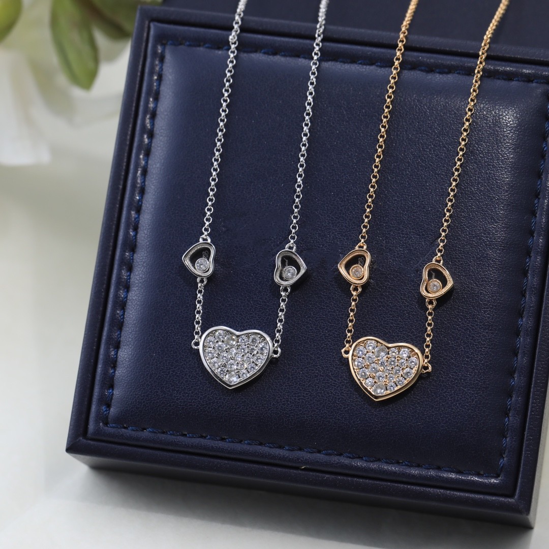 New Necklace Women's Love Pendant Happy Diamond V Gold White Fritillaria Inlaid Diamond Sliding Collar Chain
New Necklace Women's Love Pendant Happy Diamond V Gold White Fritillaria Inlaid Diamond Sliding Collar Chain