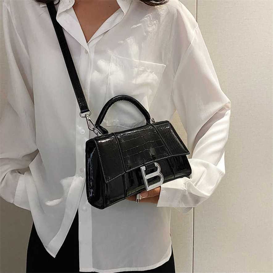 13% OFF 2023 handbag Handheld Hourglass New Laser Fashion Shoulder Family Silver Diagonal Straddle Small Live Broadcast Women's Bag, Black8
13% OFF 2023 handbag Handheld Hourglass New Laser Fashion Shoulder Family Silver Diagonal Straddle Small Live Broadcast Women's Bag, Black8