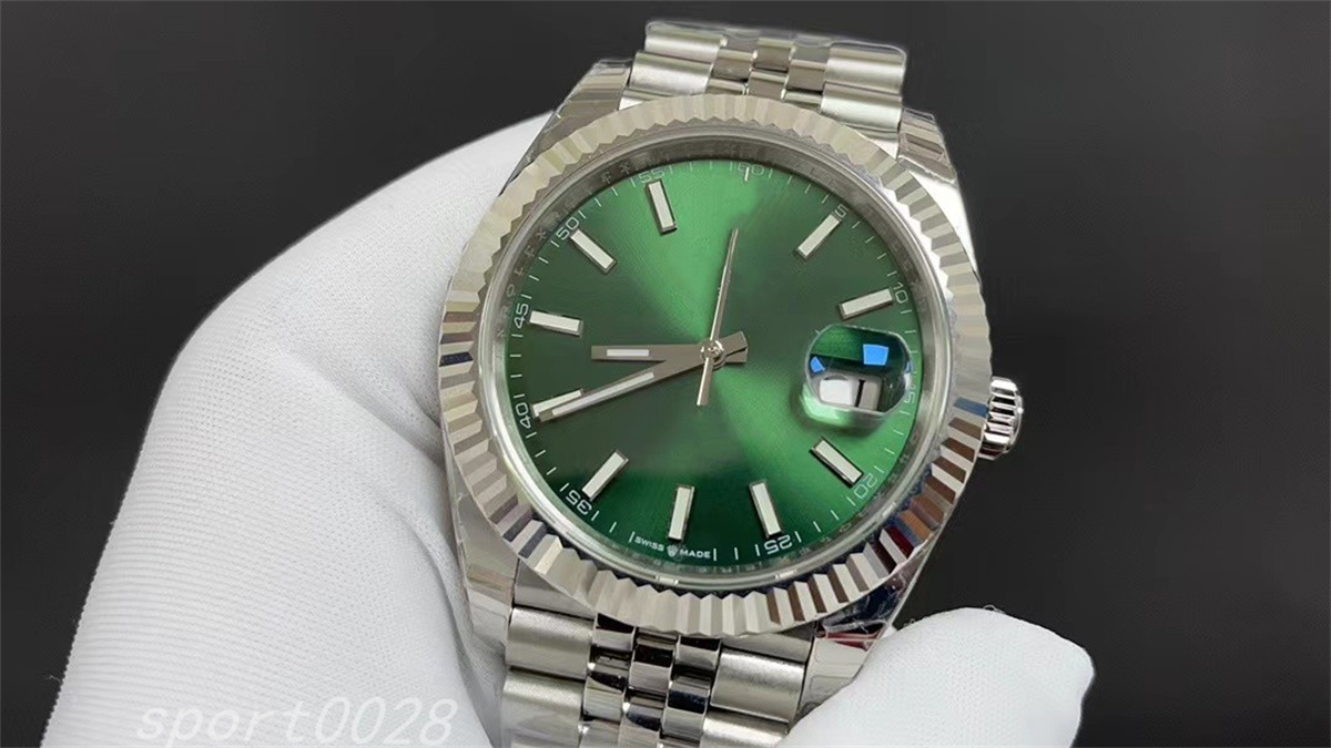 EW watch Size 41mm Log Type Green 3235 movement Sapphire Mirror 904l fine steel waterproof depth of 50 meters Montre de Luxe, As shown
EW watch Size 41mm Log Type Green 3235 movement Sapphire Mirror 904l fine steel waterproof depth of 50 meters Montre de Luxe, As shown