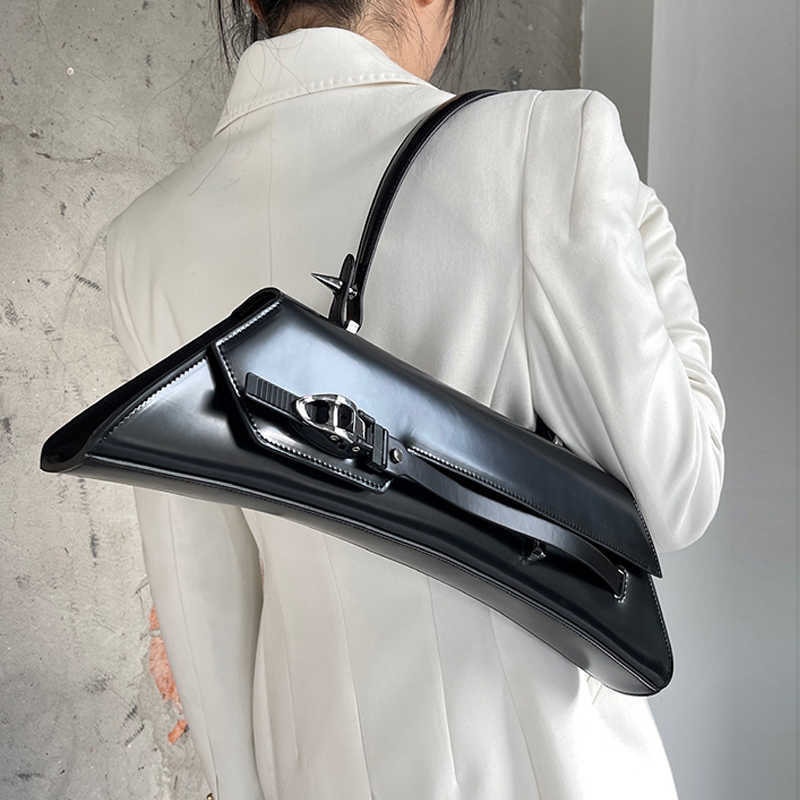 2023 New Cool Wind Motorcycle Bag High Quality Brand Designer Genuine Leather Woman Shoulder Bags Belt Decoration Cambridge Bag 230511, Black
2023 New Cool Wind Motorcycle Bag High Quality Brand Designer Genuine Leather Woman Shoulder Bags Belt Decoration Cambridge Bag 230511, Black