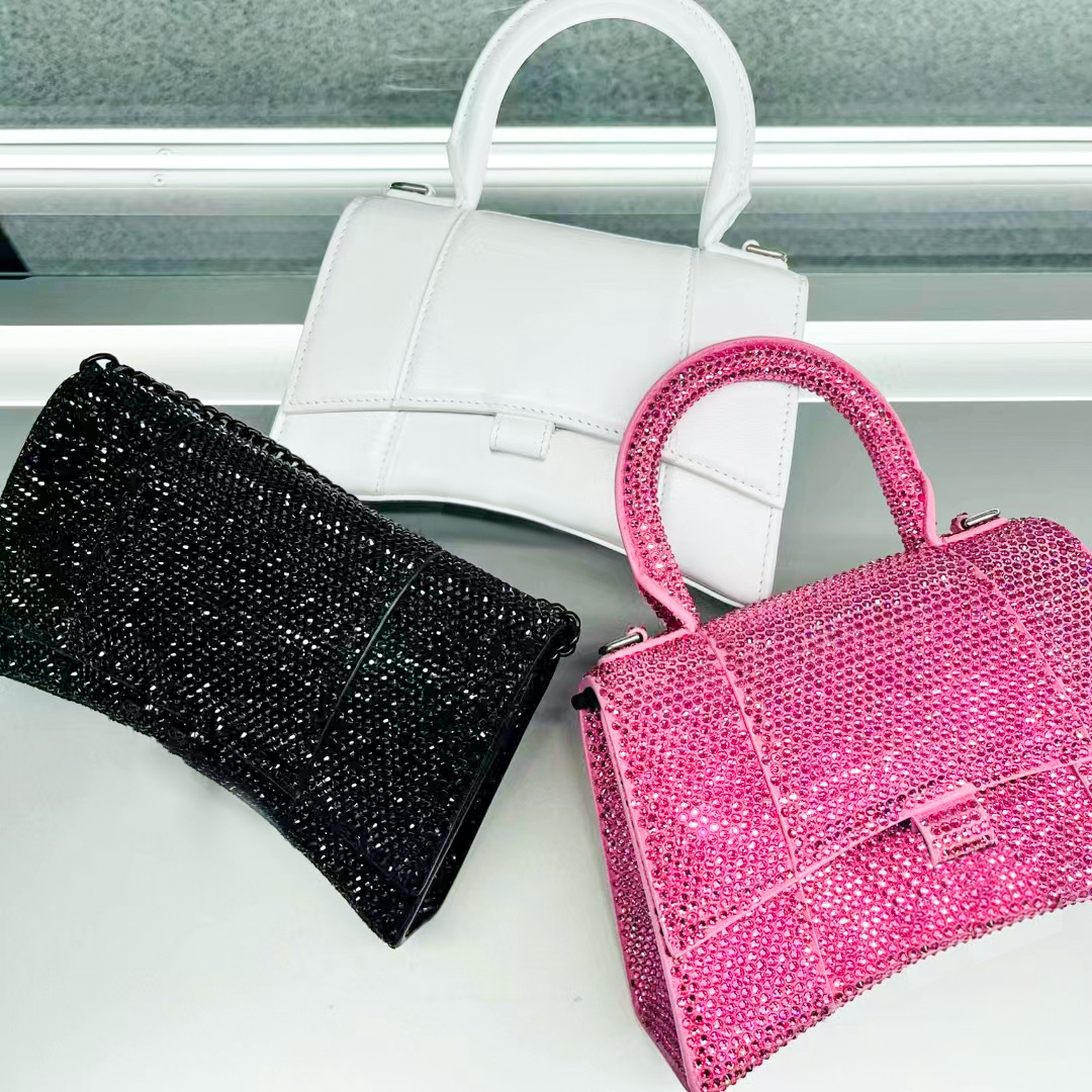 Genuine leather hourglass Inlaid rhinestone diamond tote Bags Women's glisten clutch crossbody shoulder strap Luxurys Man Top handle city wash Designer handbag Bag, 1-silver
Genuine leather hourglass Inlaid rhinestone diamond tote Bags Women's glisten clutch crossbody shoulder strap Luxurys Man Top handle city wash Designer handbag Bag, 1-silver