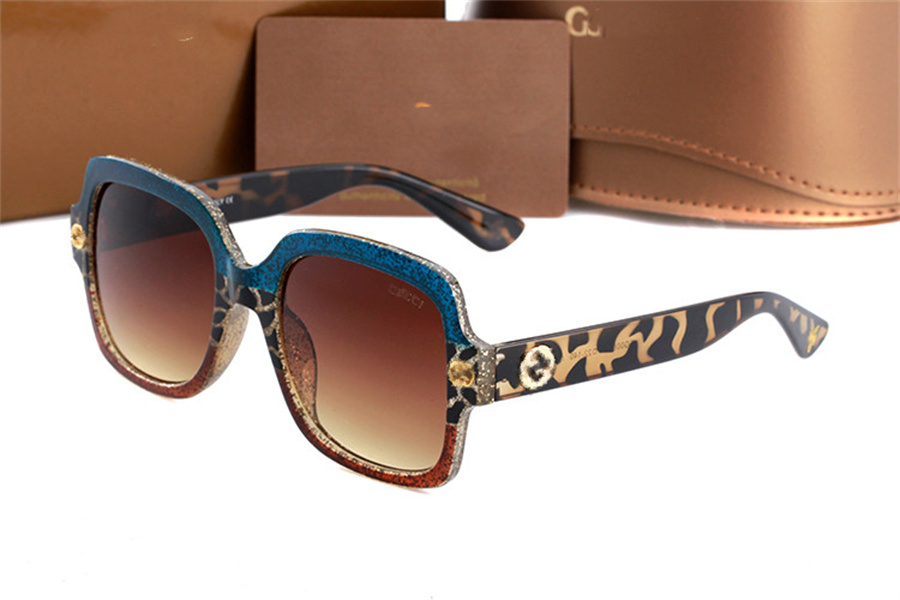 Designer Sunglasses Fashion Summer Beach Glasses Full Frame Letter Rectangle Design for Man Woman 8 Optional High Quality
Designer Sunglasses Fashion Summer Beach Glasses Full Frame Letter Rectangle Design for Man Woman 8 Optional High Quality