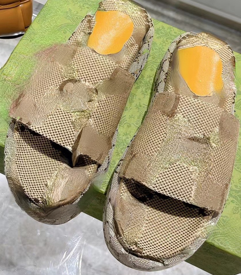 Spot Embroidery Thick Sole Slippers Women's 2023 Increase Outside Wear Couple Large Size, Green
Spot Embroidery Thick Sole Slippers Women's 2023 Increase Outside Wear Couple Large Size, Green