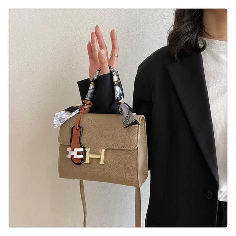 17% OFF 2023 handbag French Style Small Square New Fashion Trend One Shoulder Crossbody Handheld Bag for Women, White with pendant
17% OFF 2023 handbag French Style Small Square New Fashion Trend One Shoulder Crossbody Handheld Bag for Women, White with pendant