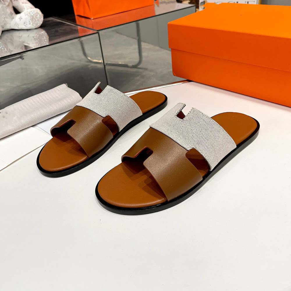Men Slippers Designer Leather Sandals Izmir Flip Flop Oran Heritage Calfskin Sandals Summer Lazy Large Beach Casual Slides 04
Men Slippers Designer Leather Sandals Izmir Flip Flop Oran Heritage Calfskin Sandals Summer Lazy Large Beach Casual Slides 04