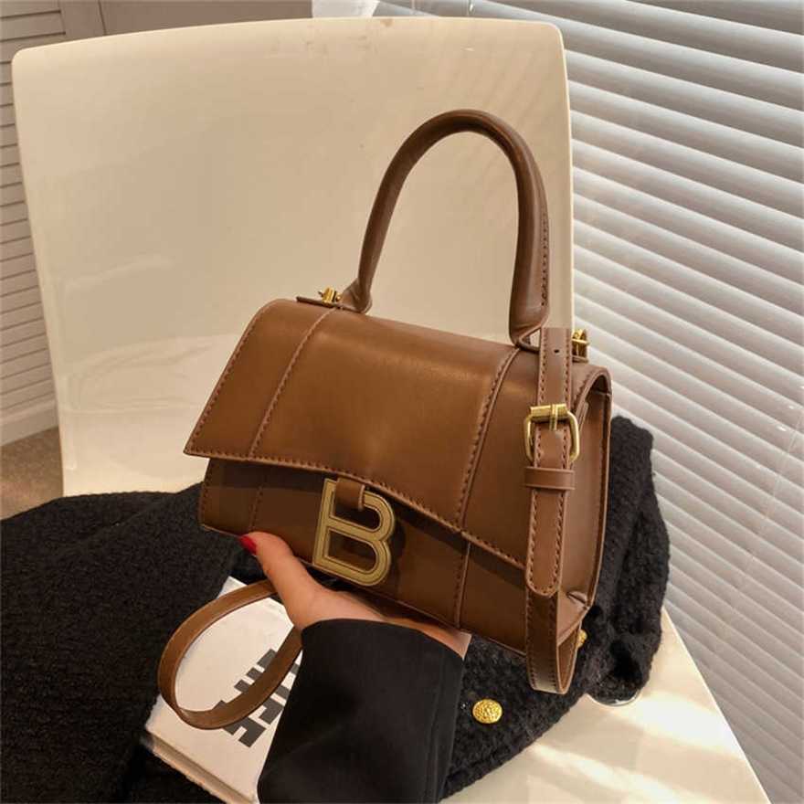 19% OFF 2023 Fashion hand Urban minimalist temperament women's celebrity trendy style one shoulder elegant and westernized PU leisure bag new model, Black14
19% OFF 2023 Fashion hand Urban minimalist temperament women's celebrity trendy style one shoulder elegant and westernized PU leisure bag new model, Black14