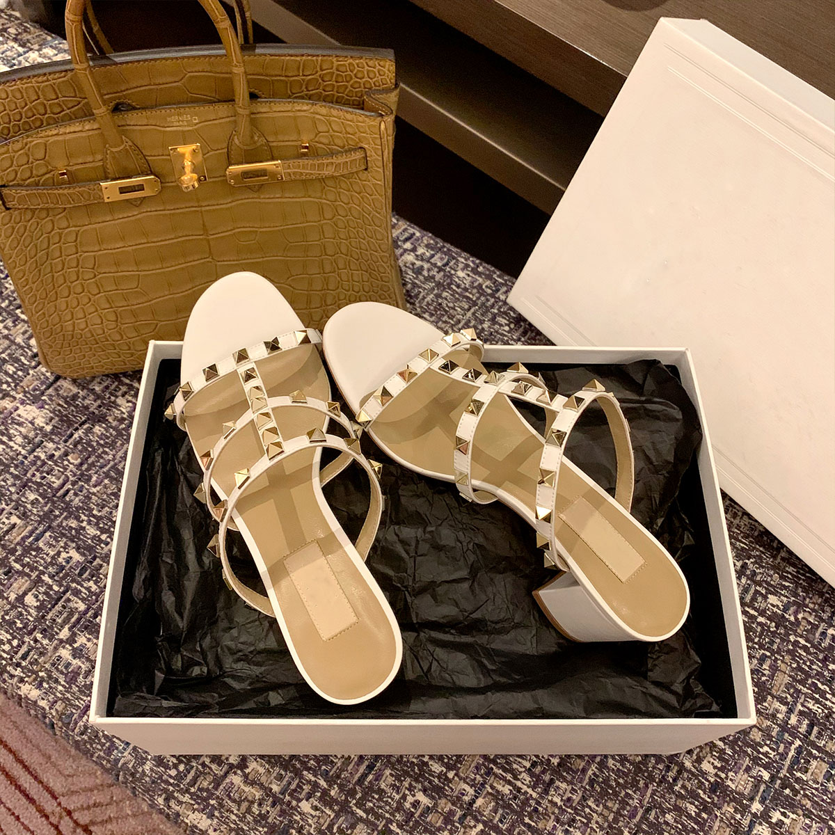 10A Retro Mirror Quality Designer High-quality Sandals Sandal Summer Slide Shoes Slipper 2024 New Leather Stud Nude Womens Rivet Thick Heels Versatile Fashion 2