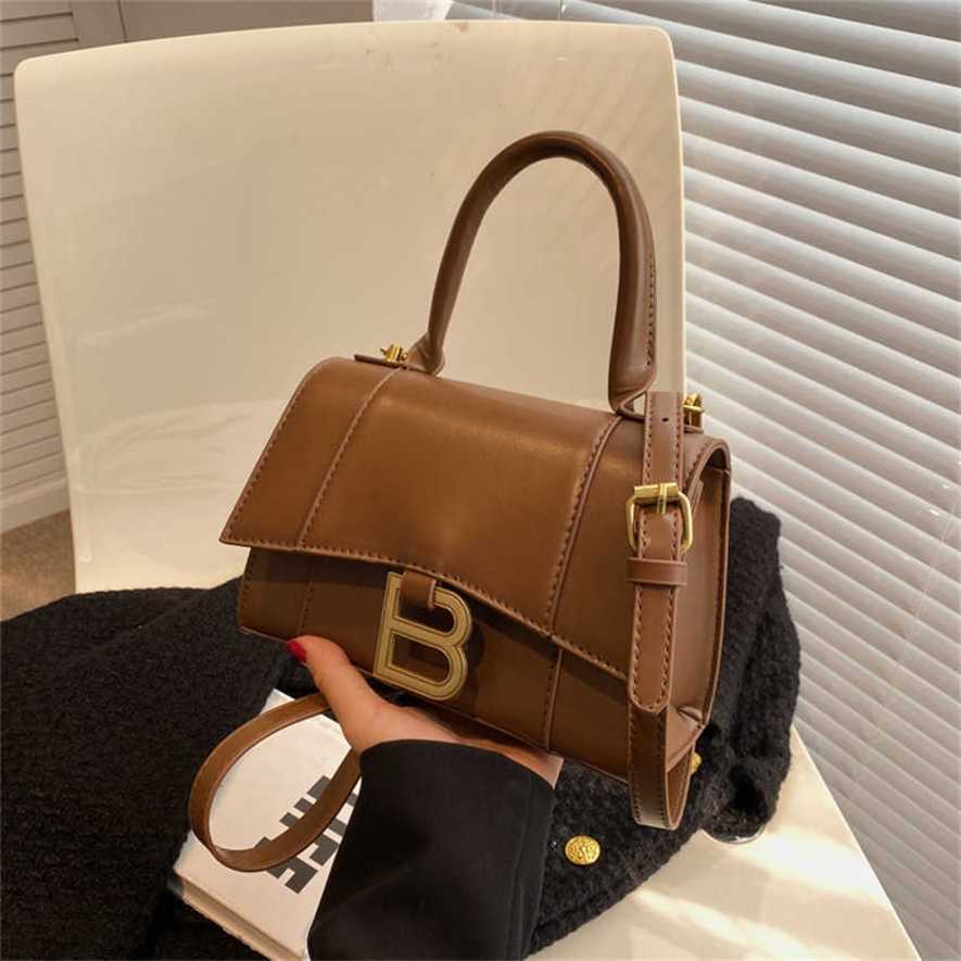 13% OFF 2023 Fashion hand Urban minimalist temperament women's celebrity trendy style one shoulder elegant and westernized PU leisure bag new model, Black14
13% OFF 2023 Fashion hand Urban minimalist temperament women's celebrity trendy style one shoulder elegant and westernized PU leisure bag new model, Black14