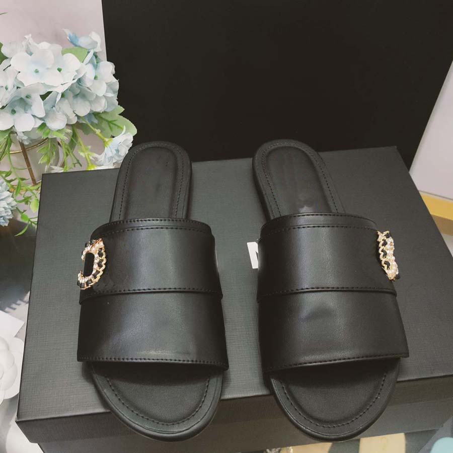 Classic Sandal Designer Women Half Slippers Cowhide 100% Leather Suede Thick Heels Metal Slides Woman Shoe Beach Lazy Sandals High Heeled Shoes 35-41, #21
Classic Sandal Designer Women Half Slippers Cowhide 100% Leather Suede Thick Heels Metal Slides Woman Shoe Beach Lazy Sandals High Heeled Shoes 35-41, #21