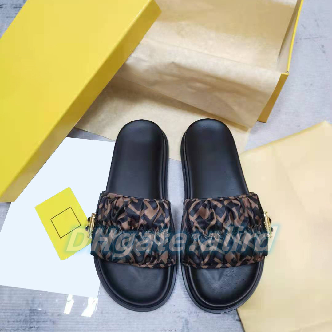 women designer Upper Drawcord silk Satin slide flat flatform slipper luxury Flip Flop gold hardware buckle Casual shoes summer summer shoe 35-43 size, #3 pink
women designer Upper Drawcord silk Satin slide flat flatform slipper luxury Flip Flop gold hardware buckle Casual shoes summer summer shoe 35-43 size, #3 pink