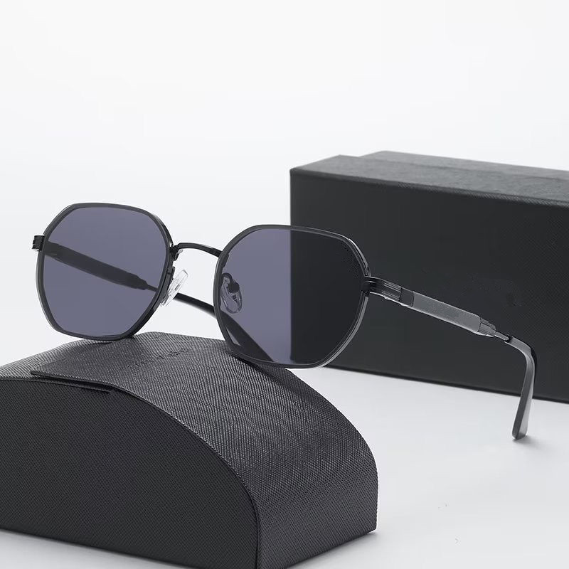 Designer men's sunglasses Luxury business driving sunglasses Oval small frame sun visors UV400 High quality beach casual belt box
Designer men's sunglasses Luxury business driving sunglasses Oval small frame sun visors UV400 High quality beach casual belt box