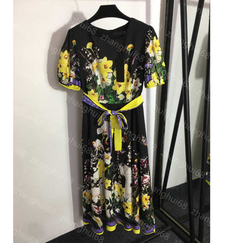 23ss summer Dress womens designer clothing women dresses Temperament flower print lace-up waist closed short sleeved dress High quality womens clothing a1
23ss summer Dress womens designer clothing women dresses Temperament flower print lace-up waist closed short sleeved dress High quality womens clothing a1