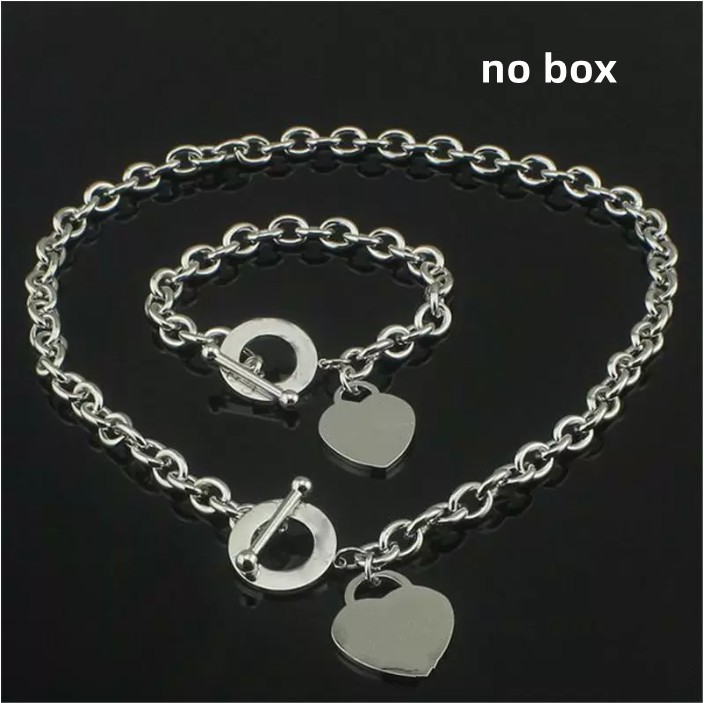Tiffany necklace boutique necklace set gold silver jewelry fashion designer bracelet heart-shaped pendant high quality set two in one 925 silver simple decoration
Tiffany necklace boutique necklace set gold silver jewelry fashion designer bracelet heart-shaped pendant high quality set two in one 925 silver simple decoration