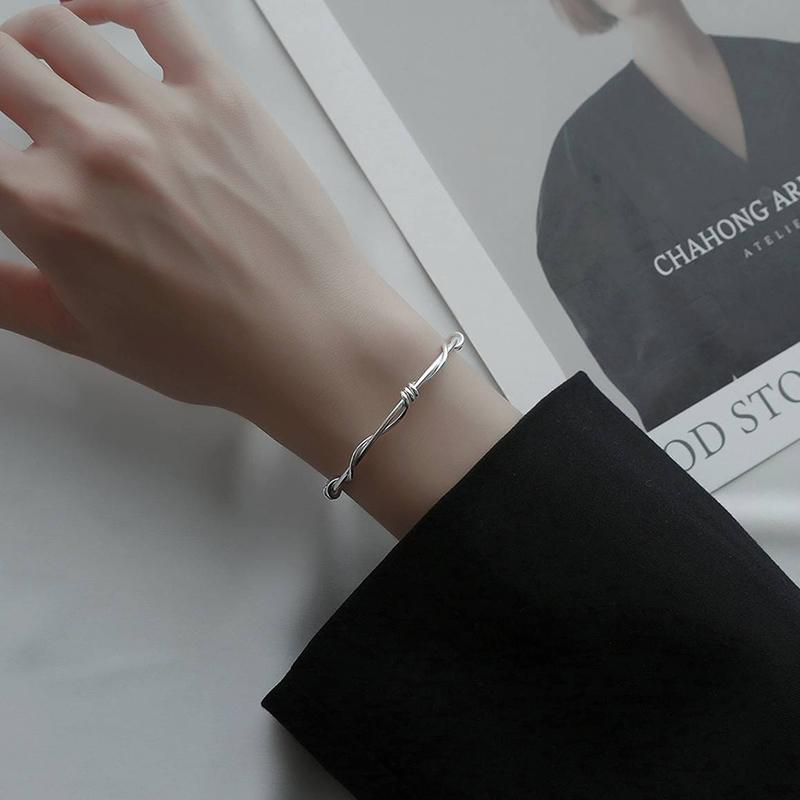 Bangle Simple Geometric Weaving Irregular Double-Layer Chain Luxury For Women Girls Trendy Fashion Jewelry BijouterieBangle
Bangle Simple Geometric Weaving Irregular Double-Layer Chain Luxury For Women Girls Trendy Fashion Jewelry BijouterieBangle