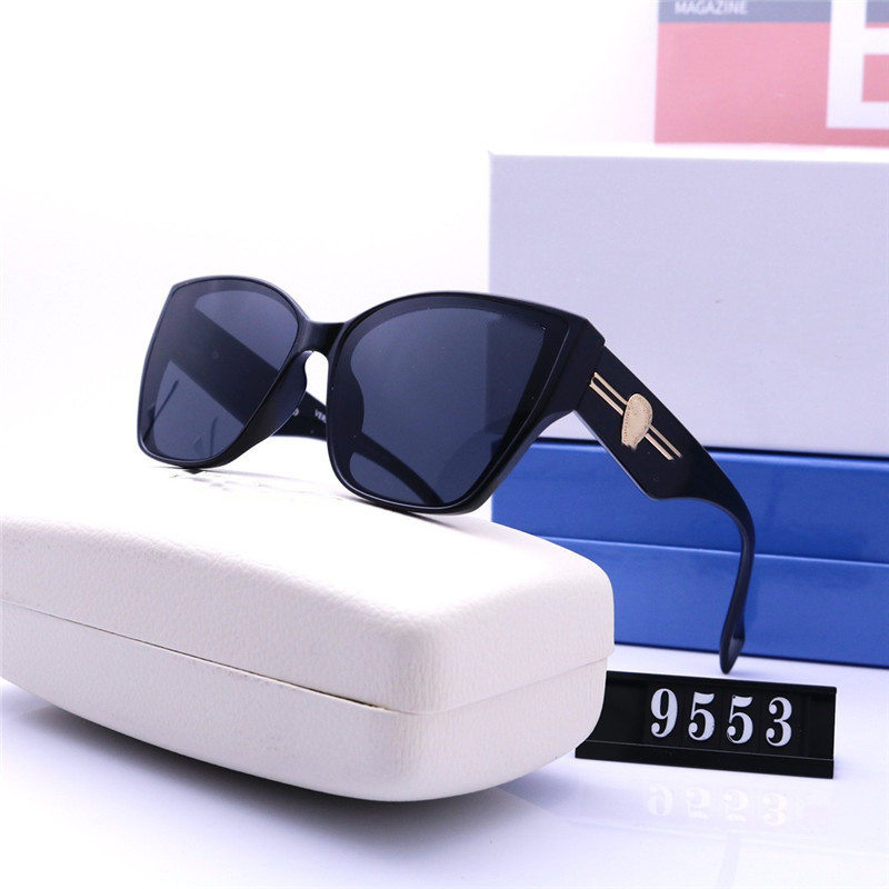 Designer Sunglasses For Women Cat Eye Eyewear Special UV 400 Protection Letters Big Leg Double Beam Frame Outdoor Design High Alloy Women Sunglasses 9553H
Designer Sunglasses For Women Cat Eye Eyewear Special UV 400 Protection Letters Big Leg Double Beam Frame Outdoor Design High Alloy Women Sunglasses 9553H