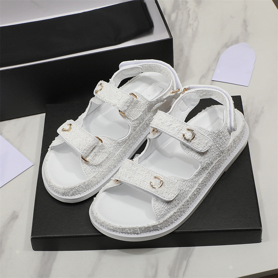New CC Beach Shoes Designer Leather Sandals Summer Slippers Fashion Footwear Women Flat Sandal Slides Woman Shoes Indoor Outdoor a0258
New CC Beach Shoes Designer Leather Sandals Summer Slippers Fashion Footwear Women Flat Sandal Slides Woman Shoes Indoor Outdoor a0258