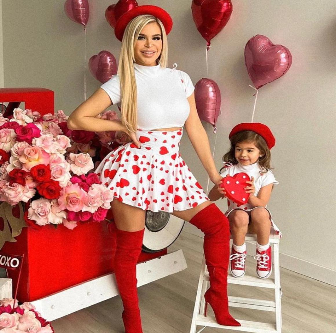 Family matching outfits girls hight waist short sleeve Tshirtlove heart printed suspender skirt 2pcs sets 2022 summer mother and2217778, Red
Family matching outfits girls hight waist short sleeve Tshirtlove heart printed suspender skirt 2pcs sets 2022 summer mother and2217778, Red