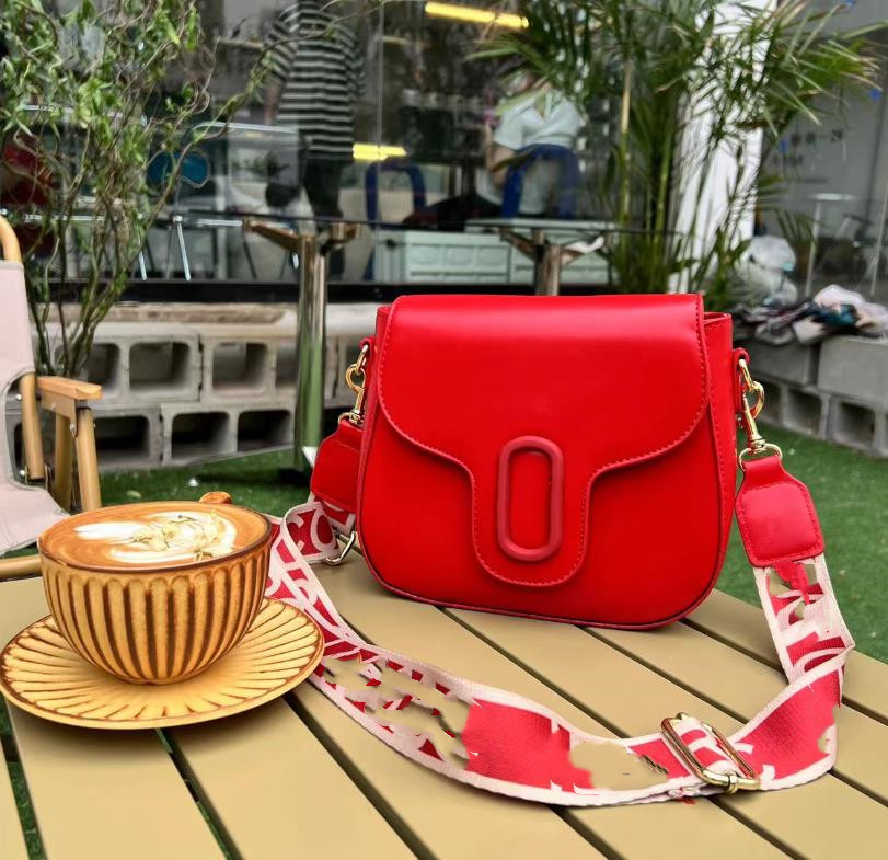 Classic Candy Color High Quality Crossbody Bag Simple All-Matching Fresh Commuter Shoulder Bags Wholesale, 22*19*8cm
Classic Candy Color High Quality Crossbody Bag Simple All-Matching Fresh Commuter Shoulder Bags Wholesale, 22*19*8cm