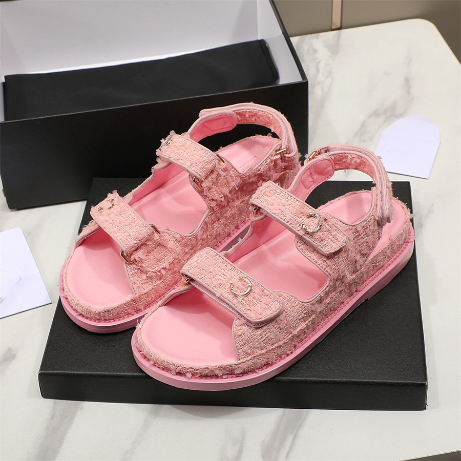 New CC Designer Beach Shoes Luxury Flat Slippers Fashion Women Leather Sandal Outdoor Slides Classics Casual Sandals ad5
New CC Designer Beach Shoes Luxury Flat Slippers Fashion Women Leather Sandal Outdoor Slides Classics Casual Sandals ad5