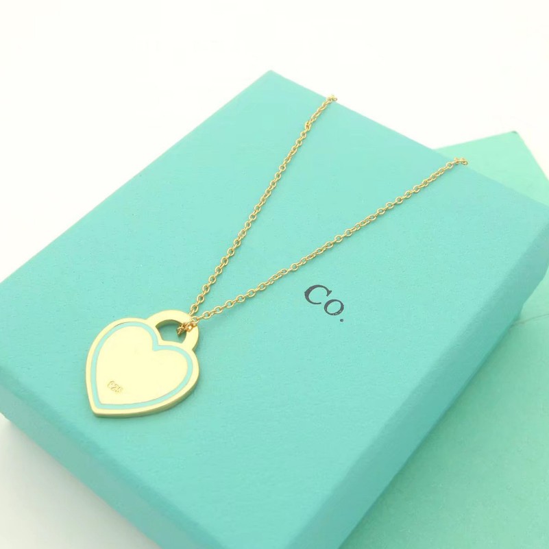 Top quality jewelry luxury brand heart pendant necklaces gold plated simple love titanium steel T logo printed necklace women designer jewellry
Top quality jewelry luxury brand heart pendant necklaces gold plated simple love titanium steel T logo printed necklace women designer jewellry