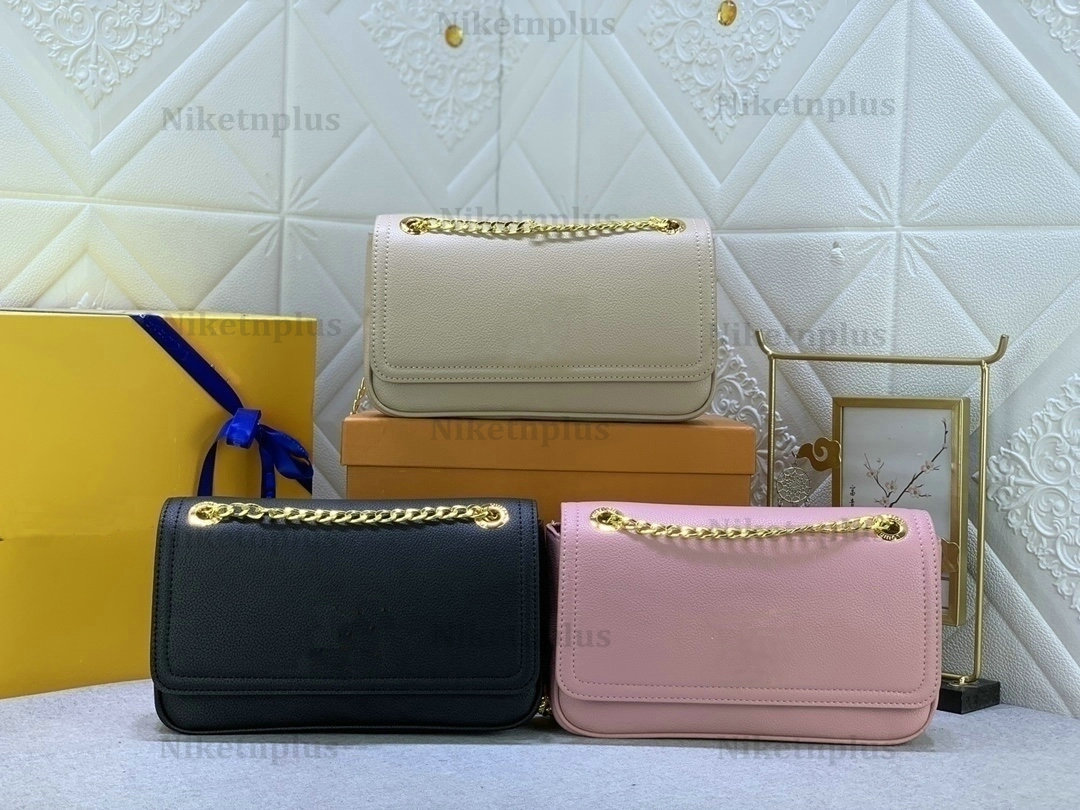 2023 SS LOCKME CHAIN BAG EAST WEST Designer Womens Grained Leather Flap Twist lock Shouler Bag Designers Vintage Purse Fashion Crossbody, #1
2023 SS LOCKME CHAIN BAG EAST WEST Designer Womens Grained Leather Flap Twist lock Shouler Bag Designers Vintage Purse Fashion Crossbody, #1