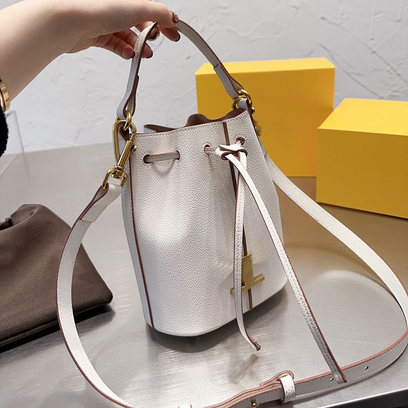 Mini Bucket Bag 4 Colour Top Luxury Designer Bag Crossbody Shoulder Bags Handbag Women's Fashion Leather Handbags Removable Shoulders Strap Size 25 18 cm, Black
Mini Bucket Bag 4 Colour Top Luxury Designer Bag Crossbody Shoulder Bags Handbag Women's Fashion Leather Handbags Removable Shoulders Strap Size 25 18 cm, Black