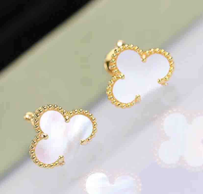 2023 Luxury qualit v gold material charm clip earring with nature shell beads in 18k gld plated malachite have box stamp PS5014
2023 Luxury qualit v gold material charm clip earring with nature shell beads in 18k gld plated malachite have box stamp PS5014