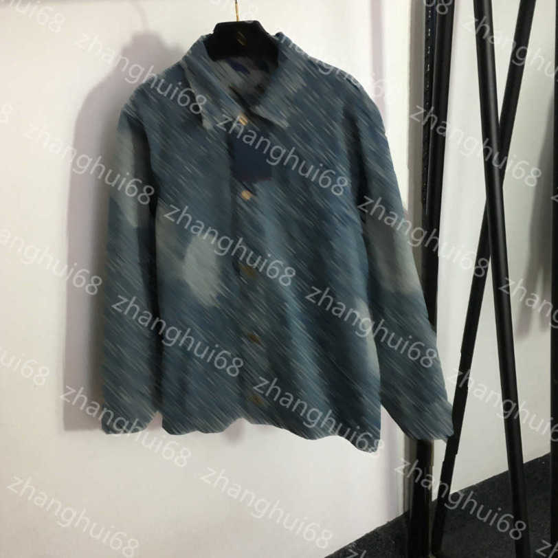 23ss Denim coat womens designer clothing womens jacket logo Jacquard alphabet done old splicing single Breasted lapel Long sleeve Denim Coat Women Clothes a1
23ss Denim coat womens designer clothing womens jacket logo Jacquard alphabet done old splicing single Breasted lapel Long sleeve Denim Coat Women Clothes a1