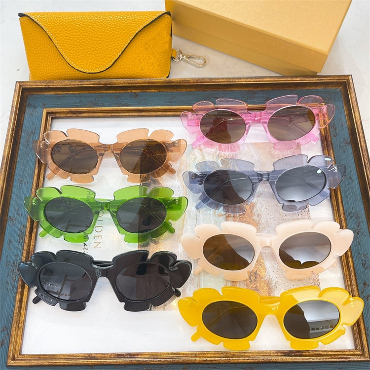 Womens designer sunglasses 23ss cat eye sunglasses womens personality petals 40088 sunglasses
Womens designer sunglasses 23ss cat eye sunglasses womens personality petals 40088 sunglasses